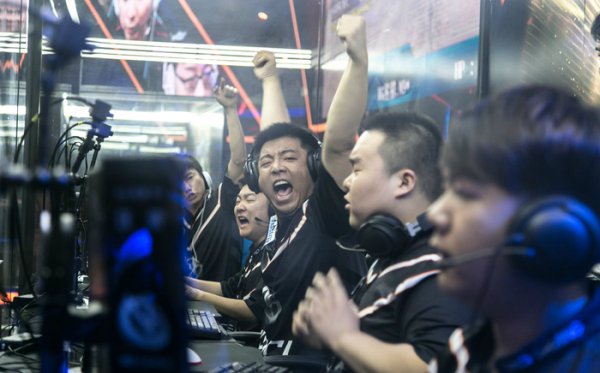 莱万也在随 莱万也在随