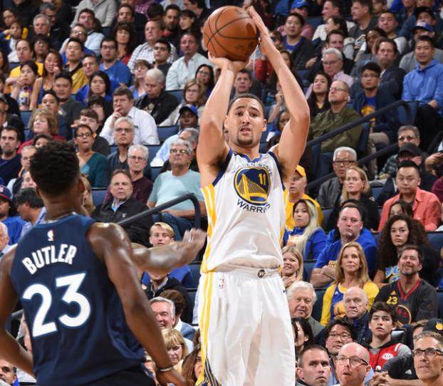 队战袍出现 队战袍出现