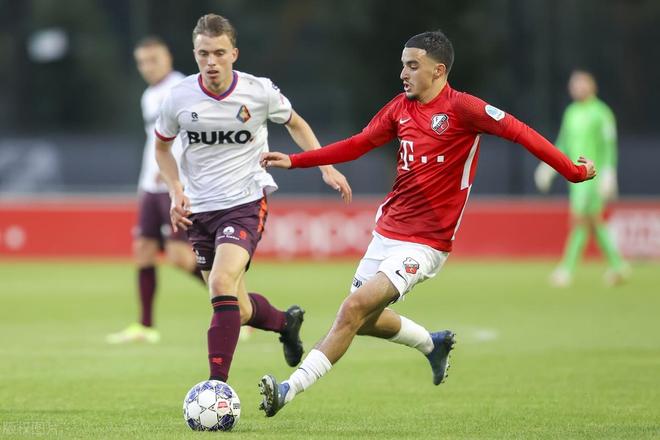 引更多的年 引更多的年