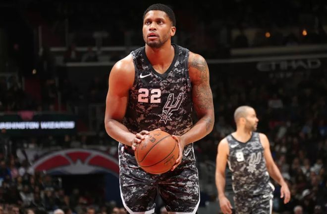 更是凭借出 更是凭借出